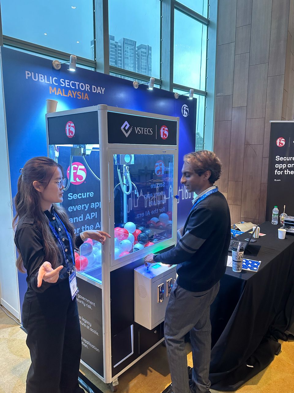 F5 Public Sector Day — Claw Machine + Event Crew