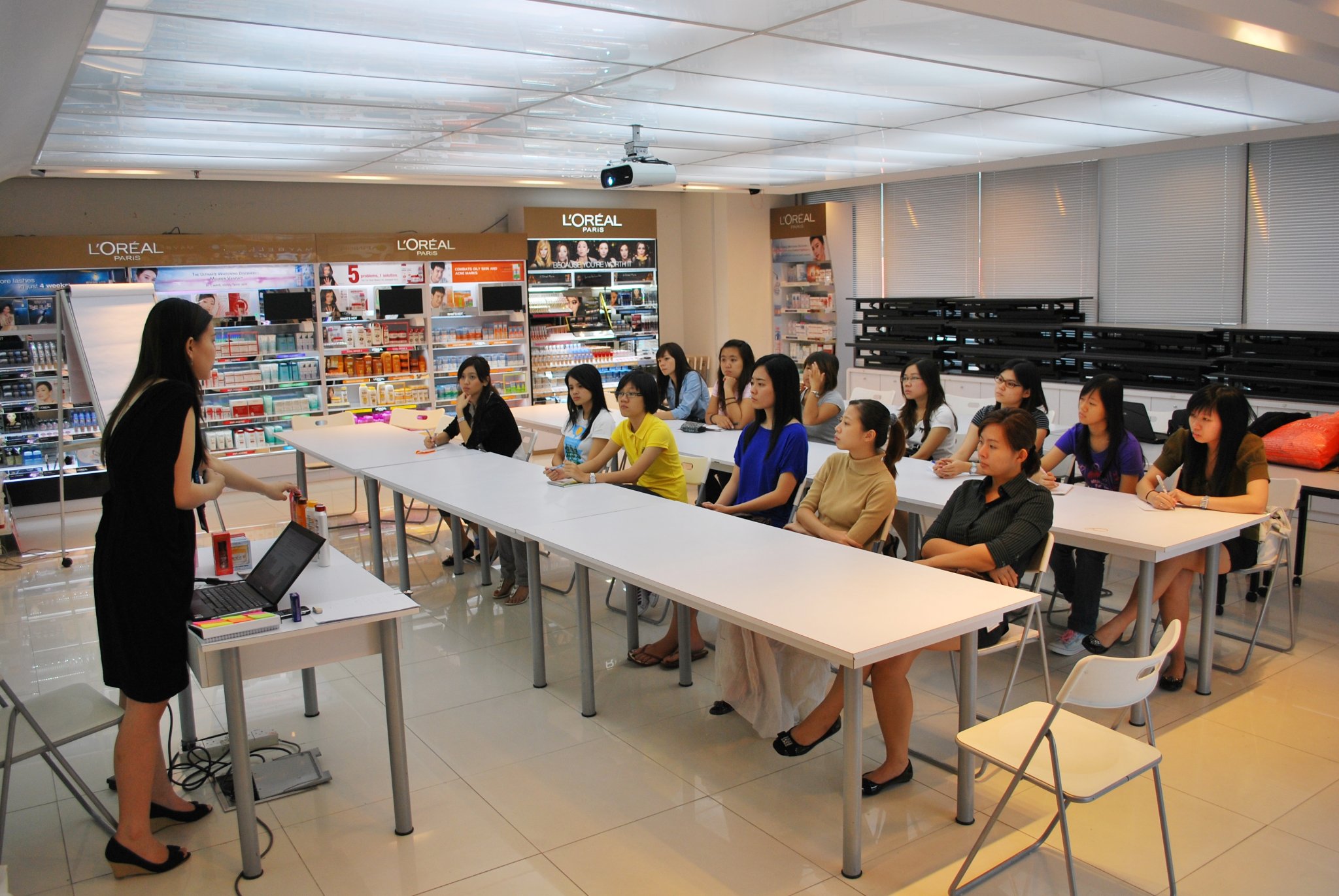 L'Oréal — Promoter Training Before Campaign